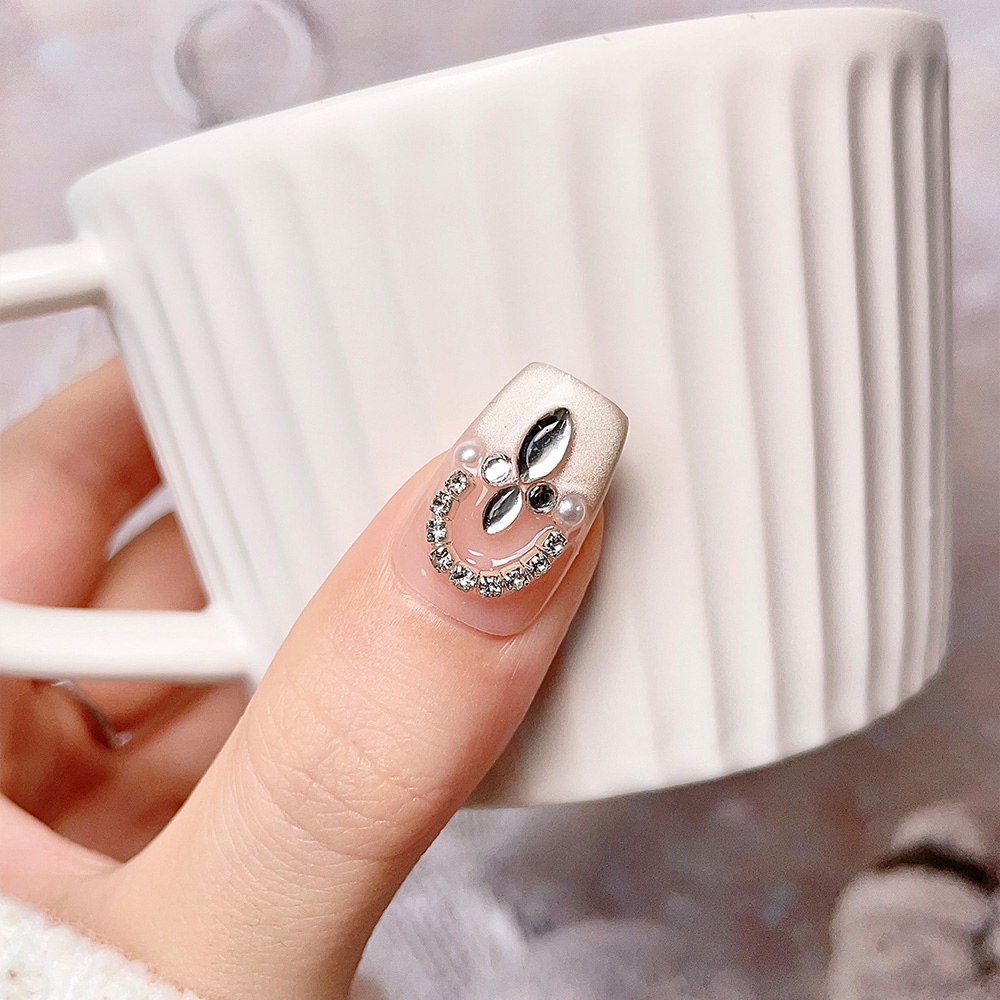 Набор из 10 коротких трапециев – обзор и цена Nail Art Queen